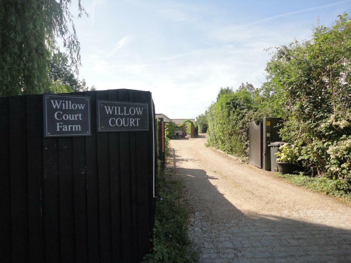 Willow Court Farm Studio: Family-Friendly Stay Near Legoland & Windsor Exterior photo